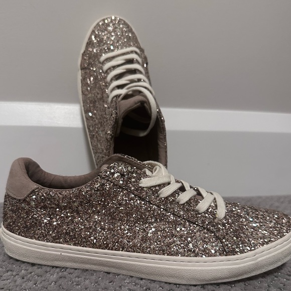 💫✨ 5 for $20 || super cute NWOT gold sparkle / sequin old navy sneakers - size 8 - Picture 7 of 10
